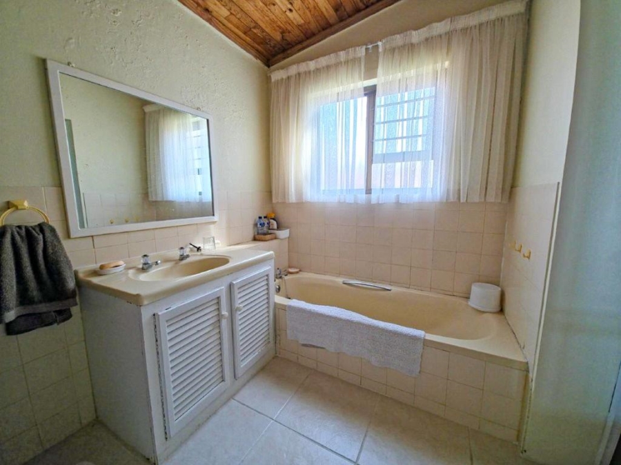 5 Bedroom Property for Sale in Jongensfontein Western Cape